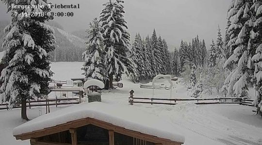 De sneeuw is gevallen en skiliften gaan direct open De sneeuw is gevallen en skiliften gaan direct open