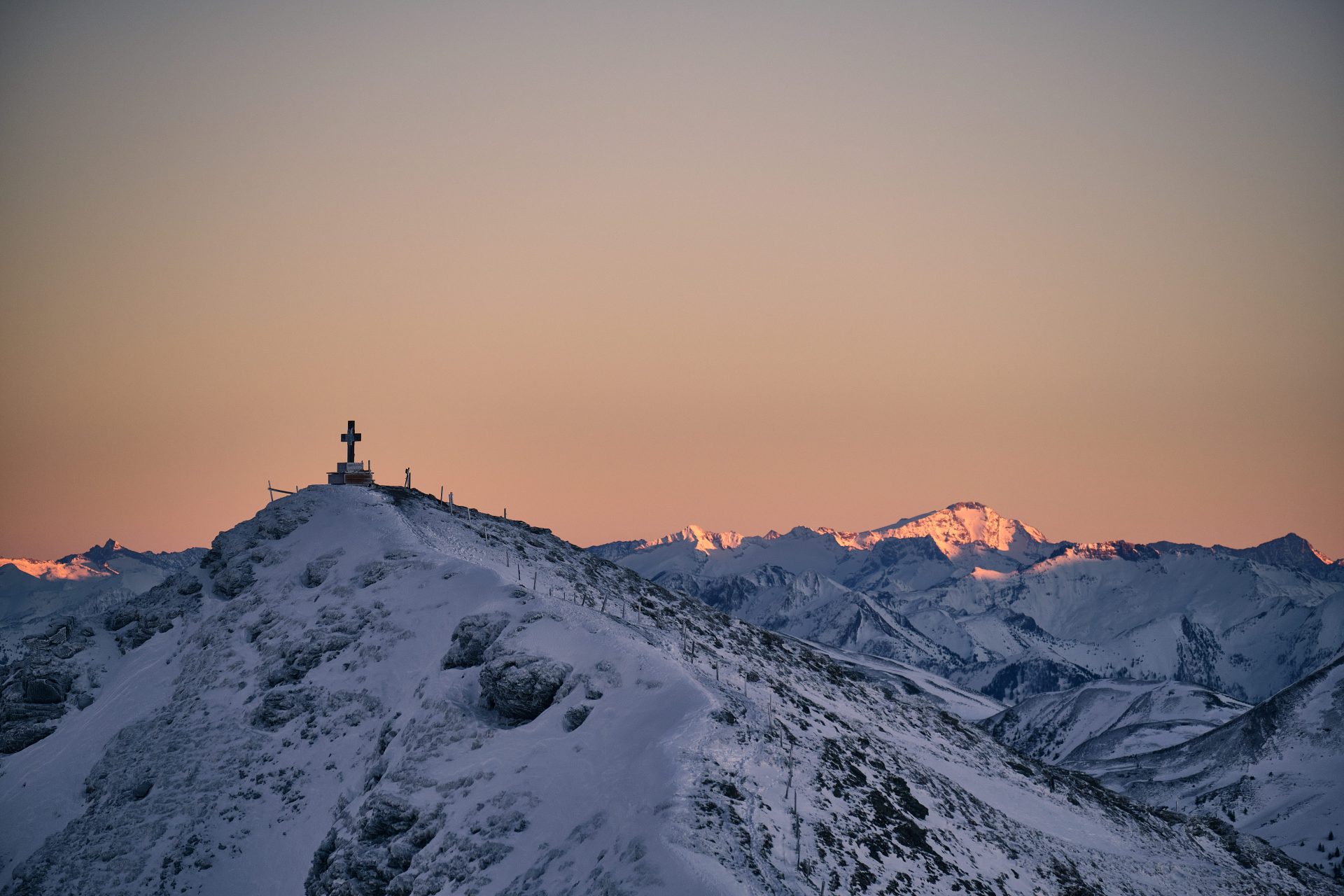 Skicircus Saalbach Hinterglemm Leogang Fieberbrunn - Schitterende zonsondergang bovenop de bergen.