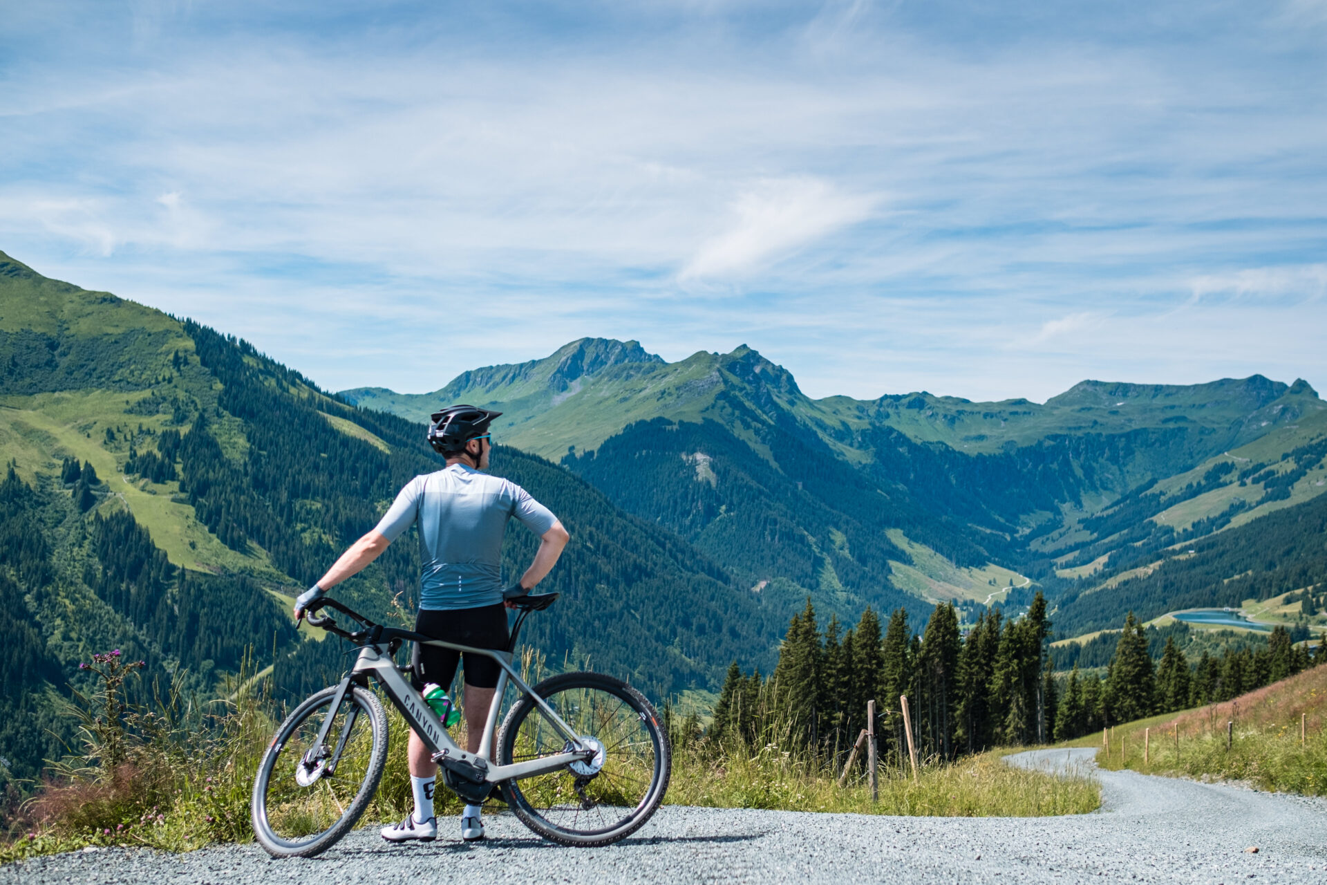 Uitzicht vanaf een van de vele gravelroutes in Saalbach Hinterglemm